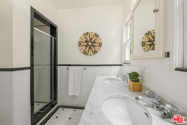 5919 Tuxedo Terrace, Los Angeles CA: https://media.crmls.org/mediaz/66e10208-d1fc-4474-ac32-a7d1ffa0f42d.jpg