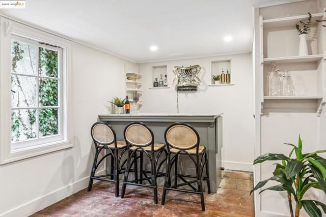 725 Carlston Ave, Oakland CA: https://media.crmls.org/mediaz/66e10ec5-f058-4c7b-944a-8882e0edc1a5.jpg