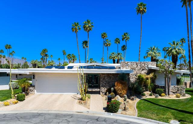 1380 Malaga Circle, Palm Springs CA: https://media.crmls.org/mediaz/66e223ab-9624-4a45-b478-97332861969b.jpg