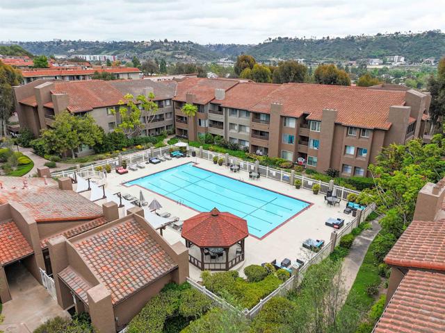 10250 Caminito Cuervo, San Diego CA: https://media.crmls.org/mediaz/66e26d46-efe0-4078-baeb-5c1700c6661b.jpg