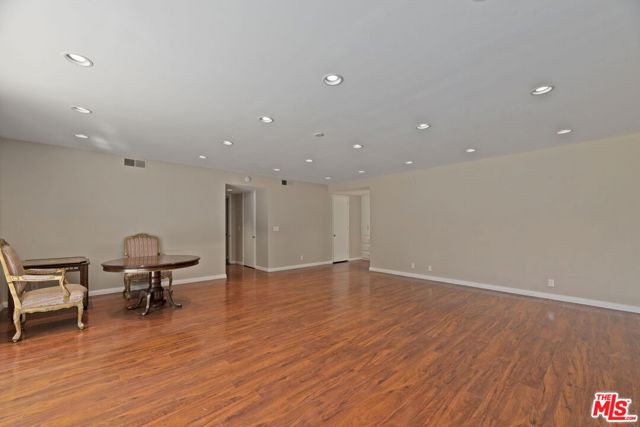 1860 Loma Vista Drive, Beverly Hills CA: https://media.crmls.org/mediaz/66e2728d-c3f1-48dd-8763-f35d90641c96.jpg