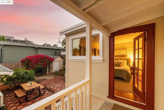 2941 Madeline St, Oakland CA: https://media.crmls.org/mediaz/66e29134-9f0e-487c-8ca0-3d0e818dbc56.jpg