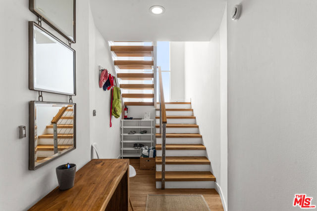 3501 Esplanade, Marina del Rey CA: https://media.crmls.org/mediaz/66e2c361-ab28-462f-9073-9905b215250b.jpg
