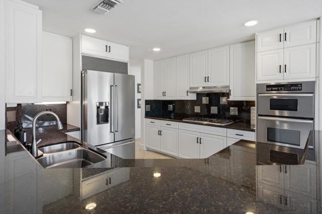 Image 32 of 54 For 76984 Sheffield Court