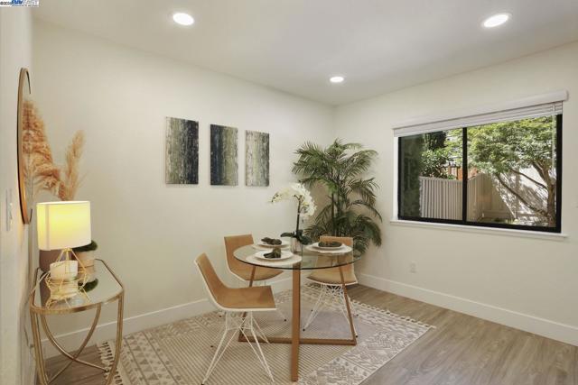 7650 Arbor Creek Cir, Dublin CA: https://media.crmls.org/mediaz/66e42200-108d-45f6-9e59-7e9c184a39ee.jpg