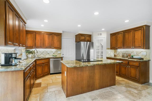 915 Lake Ridge Drive, San Marcos CA: https://media.crmls.org/mediaz/66e43e5a-2168-40c9-9388-984395792e18.jpg