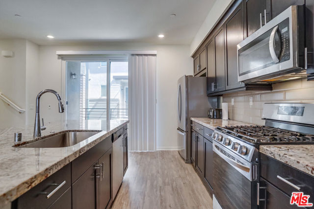 20619 Oakglen Lane, Winnetka CA: https://media.crmls.org/mediaz/66e47327-8758-4669-8ed1-3c1be2f4f6e9.jpg