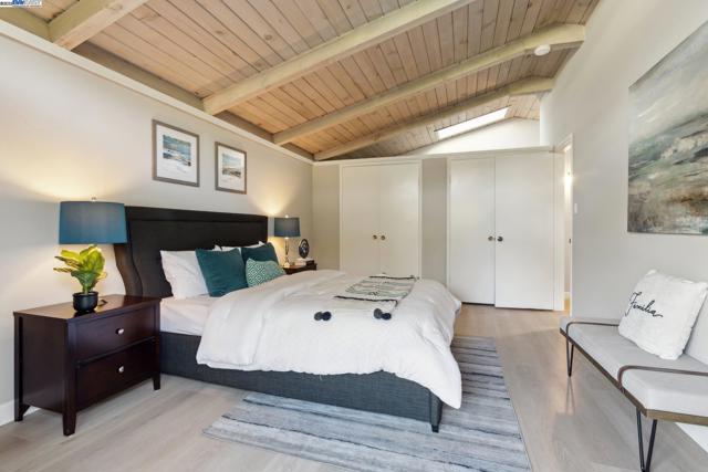 278 Monroe Dr., Mountain View CA: https://media.crmls.org/mediaz/66e48230-3109-4216-9aaf-b3b6b6faa078.jpg