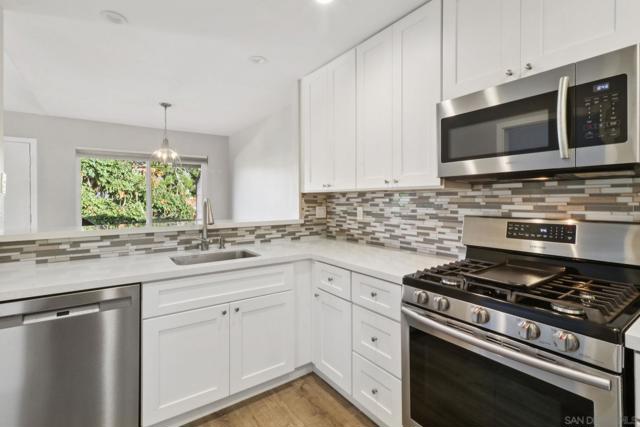 2422 Caminito Ocean Cv, Cardiff by the Sea CA: https://media.crmls.org/mediaz/66e49666-7770-49eb-8996-c852be58459c.jpg