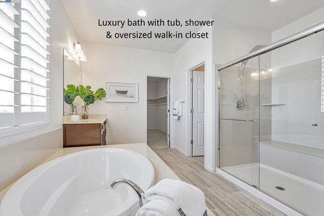 4005 Sarasta Bay Dr, Pittsburg CA: https://media.crmls.org/mediaz/66e4f452-2002-4922-8420-fedc01c98b7e.jpg