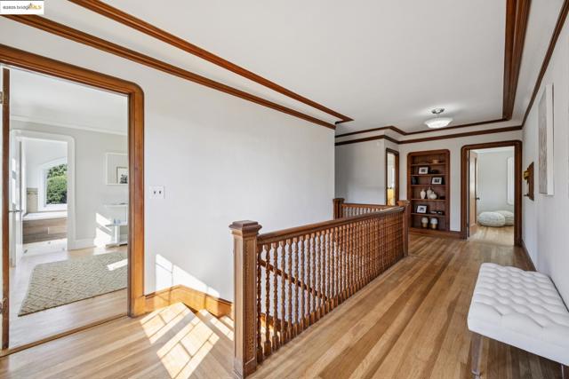 700 Longridge Rd, Oakland CA: https://media.crmls.org/mediaz/66e55709-4058-4ea5-ac27-f04e289f89dd.jpg