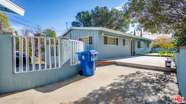 9631 CRYSTAL VIEW Drive, Tujunga CA: https://media.crmls.org/mediaz/66e5a8fa-5147-49a8-98bc-536bcb9161fb.jpg