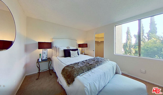 12830 Burbank Boulevard, Valley Village CA: https://media.crmls.org/mediaz/66e5d9f1-192e-45e9-9db9-6fdf3bbfbccc.jpg