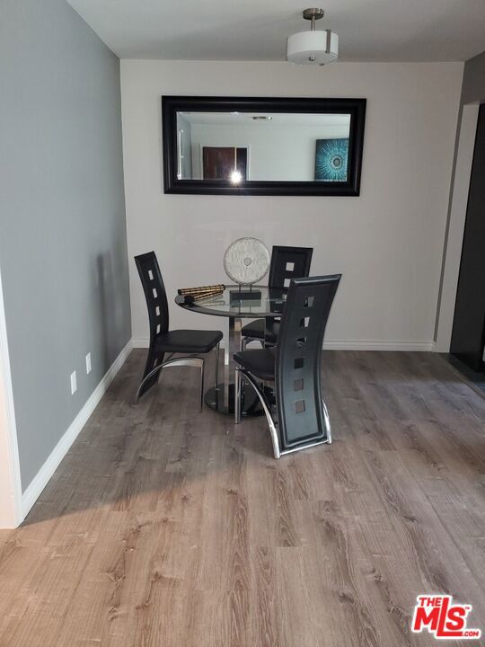 103 N Hayworth Avenue, Los Angeles CA: https://media.crmls.org/mediaz/66e5dab6-3fd1-4a7c-9bc2-abdf655eaf34.jpg
