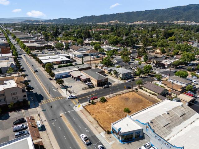 7711 Monterey Street, Gilroy CA: https://media.crmls.org/mediaz/66e62042-77da-452c-9008-014159230804.jpg