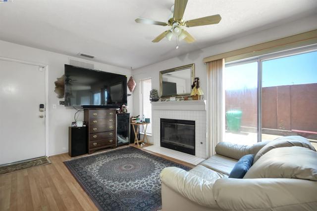 Image 7 of 35 For 18606 Galton Ln