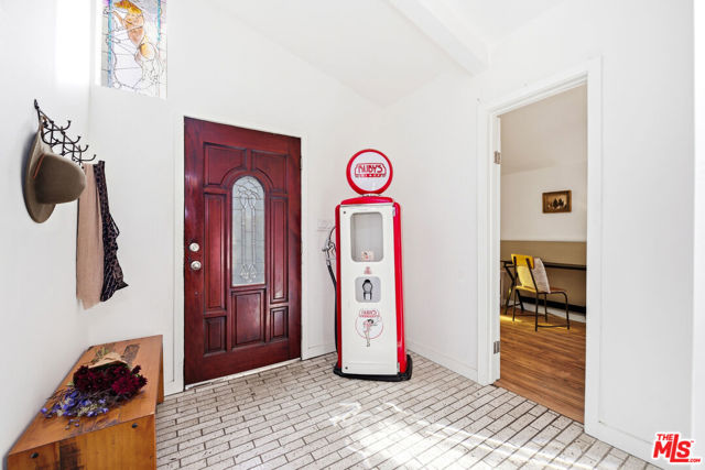 19511 Sunken Trail, Topanga CA: https://media.crmls.org/mediaz/66e6412d-f19e-4ef0-a374-2549302ff4c5.jpg