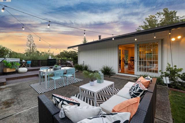 124 MARSHA PLACE, Lafayette CA: https://media.crmls.org/mediaz/66e67965-f5c2-4cba-98e3-52ea24dcd532.jpg