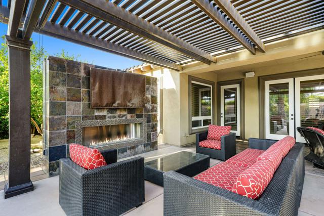 52395 Whispering Way, La Quinta CA: https://media.crmls.org/mediaz/66e76391-9771-461f-8951-431f924049b0.jpg