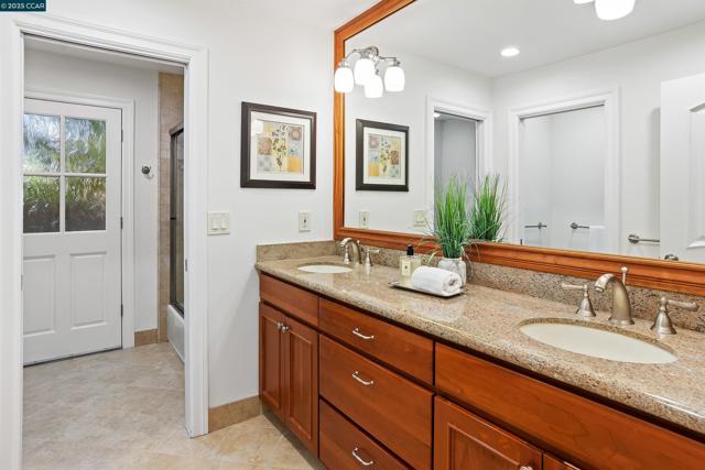 2142 Deer Oak Way, Danville CA: https://media.crmls.org/mediaz/66e84a72-fd93-4769-a4b0-904ee6eb5b5b.jpg