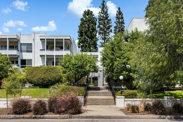 190 Arroyo Terrace, Pasadena CA: https://media.crmls.org/mediaz/66e92dbd-df7e-4f55-8b0b-fdd4c94623e7.jpg