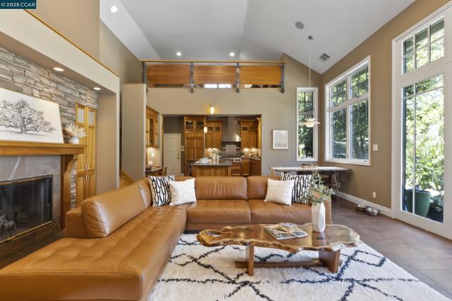 350 Pine Creek Rd, Walnut Creek CA: https://media.crmls.org/mediaz/66e9660b-a972-4242-8211-d2af71f22a30.jpg