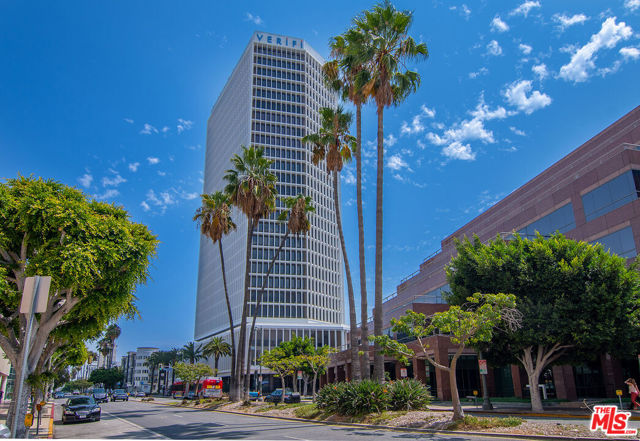 5670 Wilshire Boulevard, Los Angeles CA: https://media.crmls.org/mediaz/66ea078f-6ea3-4f93-b225-5ee32e2320b4.jpg