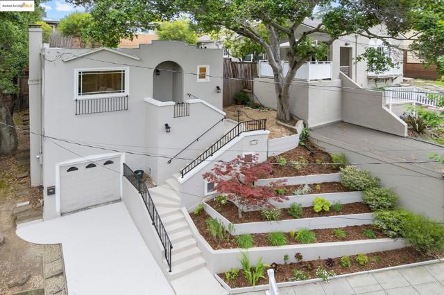 1006 Glendora Ave, Oakland CA: https://media.crmls.org/mediaz/66ea23e4-dc61-4bbe-b2e9-3840d2613466.jpg