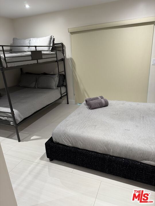 7627 Encino Avenue, Northridge CA: https://media.crmls.org/mediaz/66eb095d-91f4-4f06-8117-160f0c8dfa4f.jpg