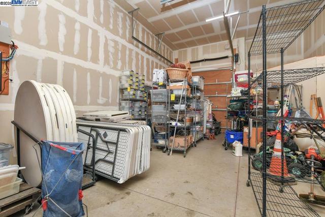8091 Balfour Rd, Brentwood CA: https://media.crmls.org/mediaz/66eb5436-34da-457e-921b-8fa11f261ee0.jpg