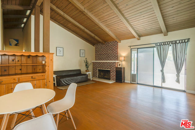 8300 Zelzah Avenue, Northridge CA: https://media.crmls.org/mediaz/66eb8ae6-42b1-4ecb-a4cf-dd41c3fcb8f7.jpg