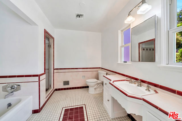 7907 Hollywood Boulevard, Los Angeles, California 90046, 3 Bedrooms Bedrooms, ,3 BathroomsBathrooms,Single Family Residence,For Sale,Hollywood,24384801