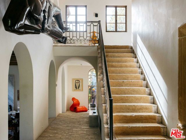 9606 Heather Road, Beverly Hills CA: https://media.crmls.org/mediaz/66eba10b-d4a9-4b32-bf9e-cf4be5cf21c2.jpg