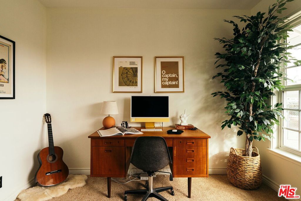 https://media.crmls.org/mediaz/66ebaa13-79aa-471a-9dc6-dd0ea1bd3a8c.jpg?preset=X-Large