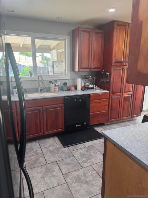 12710 Montauk St, Poway CA: https://media.crmls.org/mediaz/66ebaf4b-02cb-4605-b2a3-efc46a353c7f.jpg