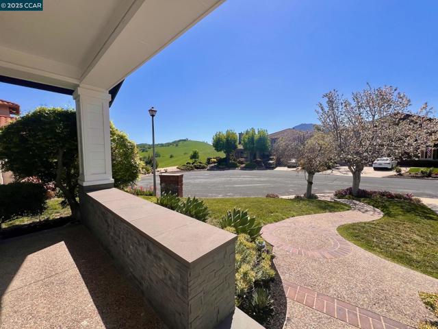 1161 Torrey Pines Place, Clayton CA: https://media.crmls.org/mediaz/66ec08ee-d81b-42a1-8792-a884966e6562.jpg