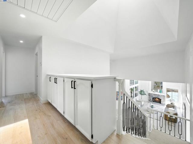 5995 Via Del Cielo, Pleasanton CA: https://media.crmls.org/mediaz/66ec30d9-fdf3-4abe-882e-514acd0c7653.jpg