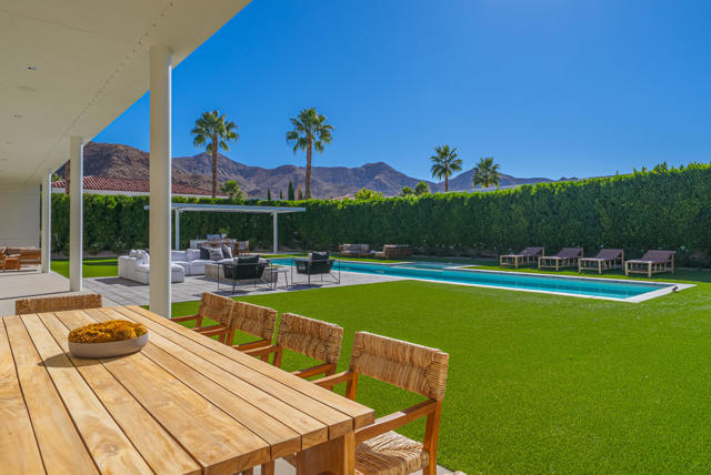 3088 Linea Terrace, Palm Springs CA: https://media.crmls.org/mediaz/66ec5009-8259-4430-81a8-185d40b7363a.jpg