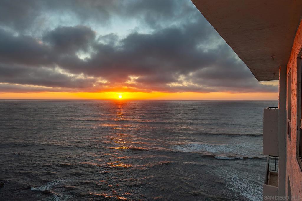 https://media.crmls.org/mediaz/66ecc412-5ad4-4526-a066-45efb849dedd.jpg?preset=X-Large