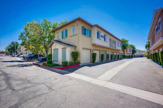 26374 Arboretum Way, Murrieta CA: https://media.crmls.org/mediaz/66ed3f18-f05b-4b0b-9b77-e43410905142.jpg