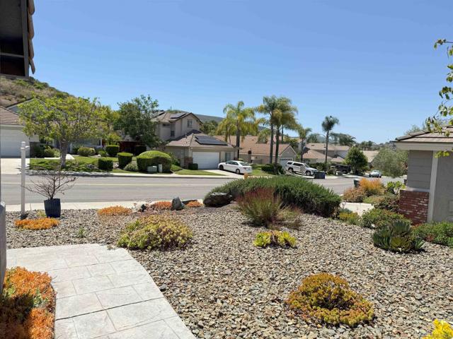 789 Pebble Beach Dr, San Marcos CA: https://media.crmls.org/mediaz/66ed4efd-8470-43d3-b21c-b8b49e0e0550.jpg