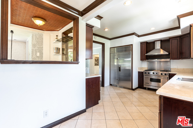 8545 FRANKLIN Avenue, Los Angeles CA: https://media.crmls.org/mediaz/66ed719d-e291-4e24-9e66-69640e9465af.jpg