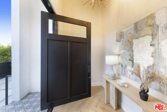 123 S Kilkea Drive, Los Angeles CA: https://media.crmls.org/mediaz/66edfe6e-86db-47f4-80e7-70f39826d2dc.jpg