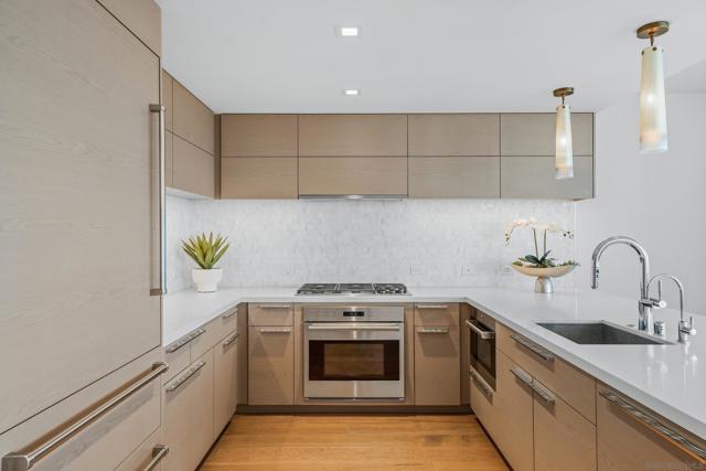 888 W E Street, San Diego CA: https://media.crmls.org/mediaz/66ee6d57-8be8-4ff6-a3dc-e1b8a20b3504.jpg