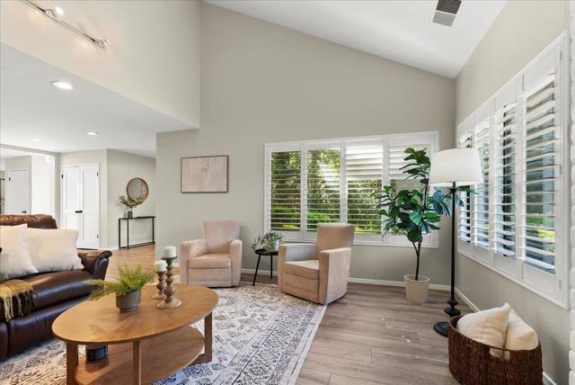 2133 Gold Rush Drive, Gold River CA: https://media.crmls.org/mediaz/66eee7b8-a6d1-410f-b087-b249b57ec5ef.jpg