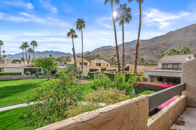 157 Calle Bravo, Palm Springs CA: https://media.crmls.org/mediaz/66ef3588-85c0-4f36-a3f1-ece4d63f9d21.jpg