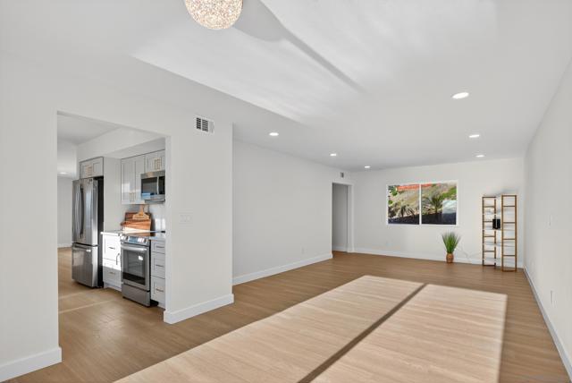 4060 Rosarita Dr, La Mesa CA: https://media.crmls.org/mediaz/66ef4f95-ecf4-43be-99f7-015acf50cc3a.jpg