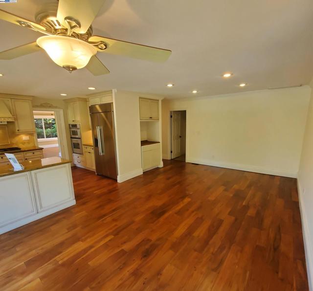 1626 Harlan Dr, Danville CA: https://media.crmls.org/mediaz/66ef5000-ce3b-4b03-b6ff-0618583b714b.jpg