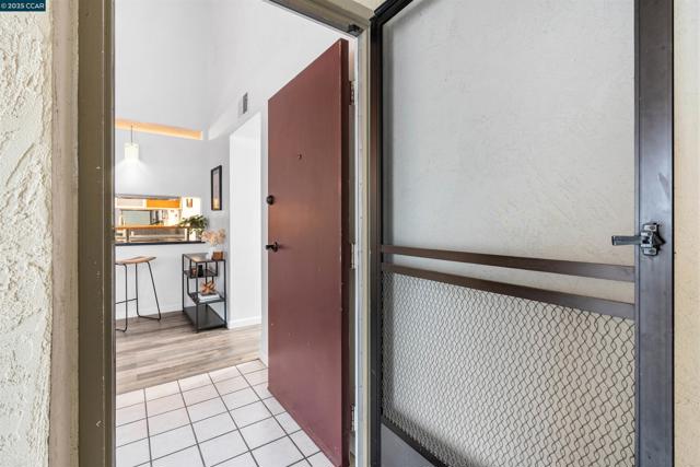 2720 Oak Rd, Walnut Creek CA: https://media.crmls.org/mediaz/66ef5e59-a1e0-4b67-89b8-8b5e7835be70.jpg