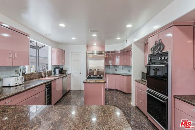 4611 Roma Court, Marina del Rey CA: https://media.crmls.org/mediaz/66ef8780-8fcf-4c42-9903-66806dc5f0a5.jpg